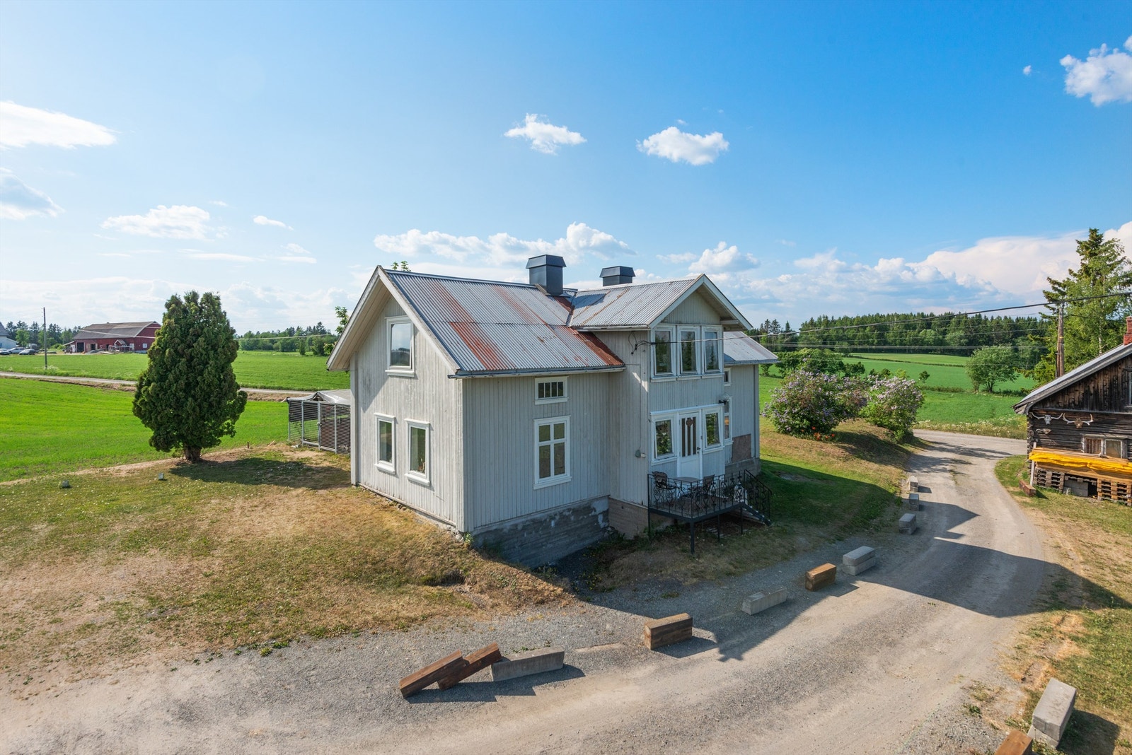 Koselig og sjarmerende enebolig fra 1900 med behov for utvendige oppgraderinger Galleribilde