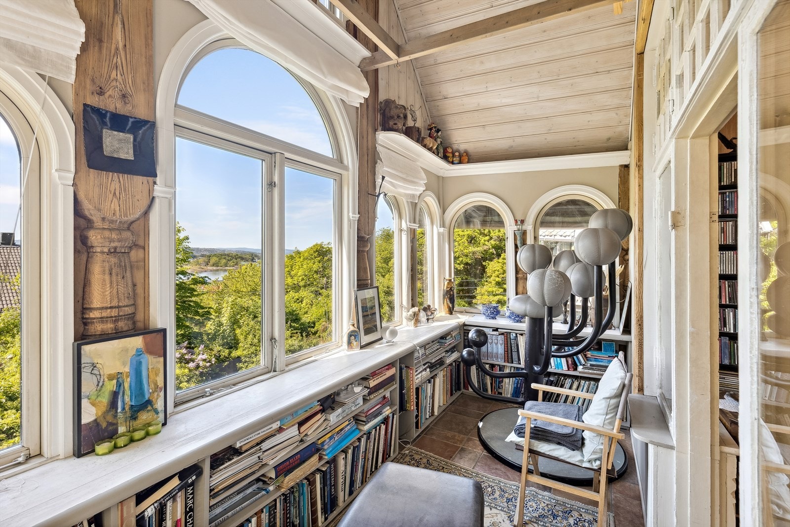 Sjarmerende "vinterstue" med store vindusflater og god takhøyde. Galleribilde