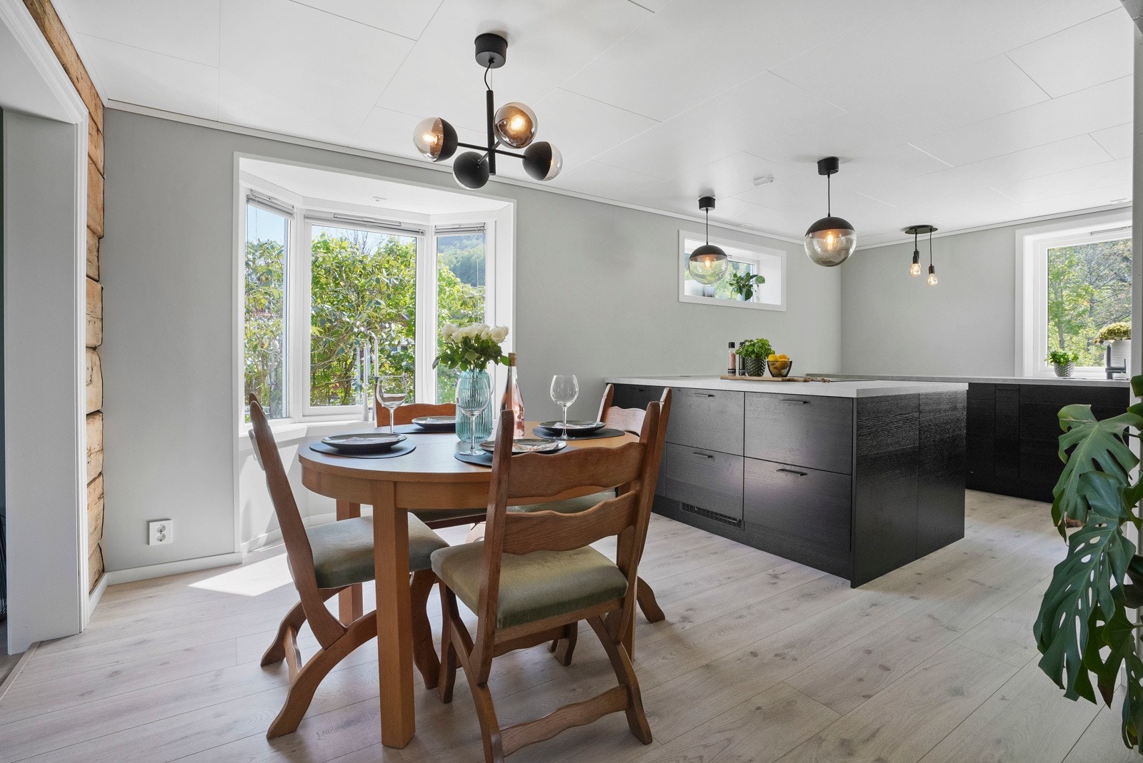 Boligens 1- og 2-etg. er modernisert innvendig i 2021/22 Galleribilde