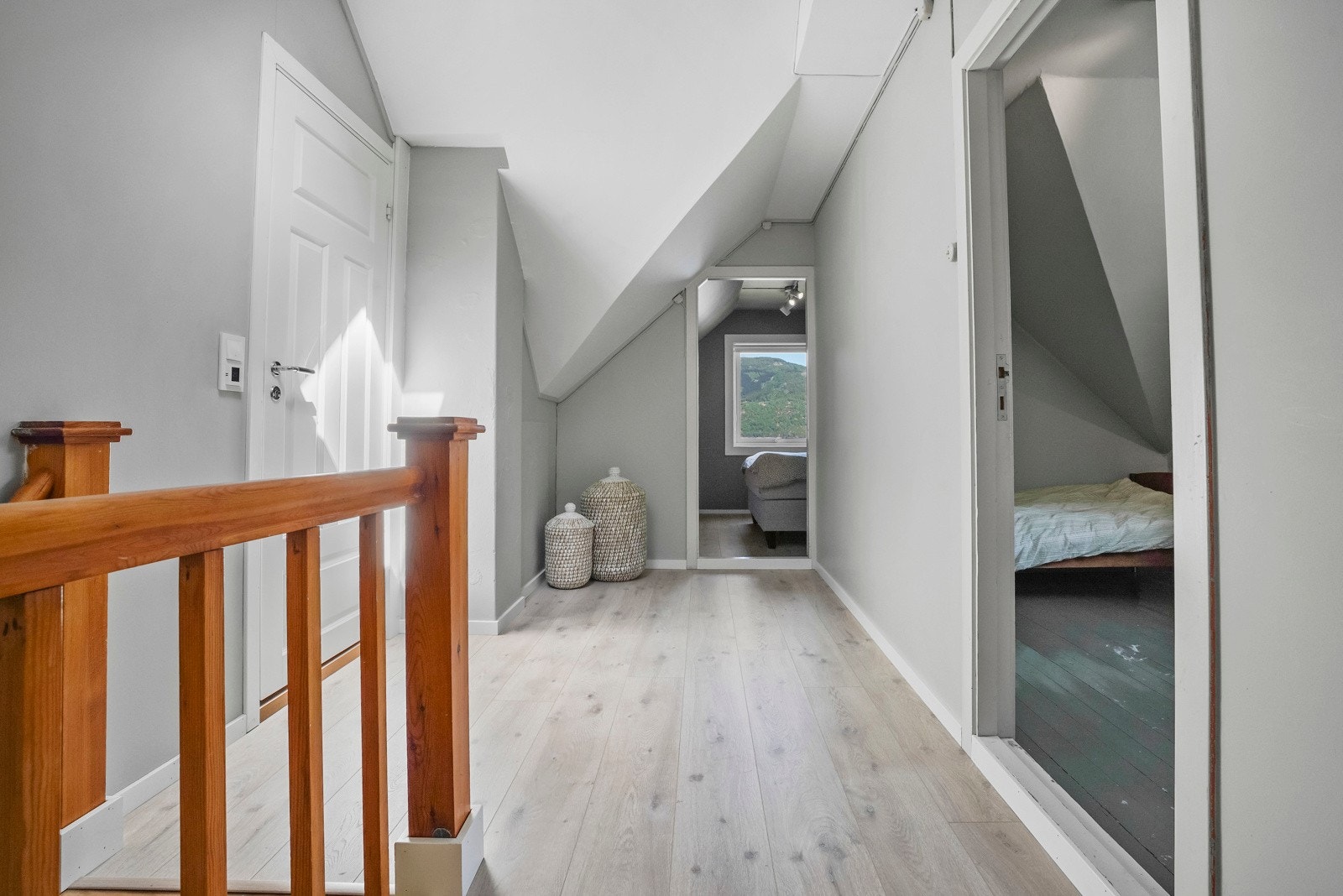 Gang 2.etg. med adkomst til soverommene og hovedbadet Galleribilde