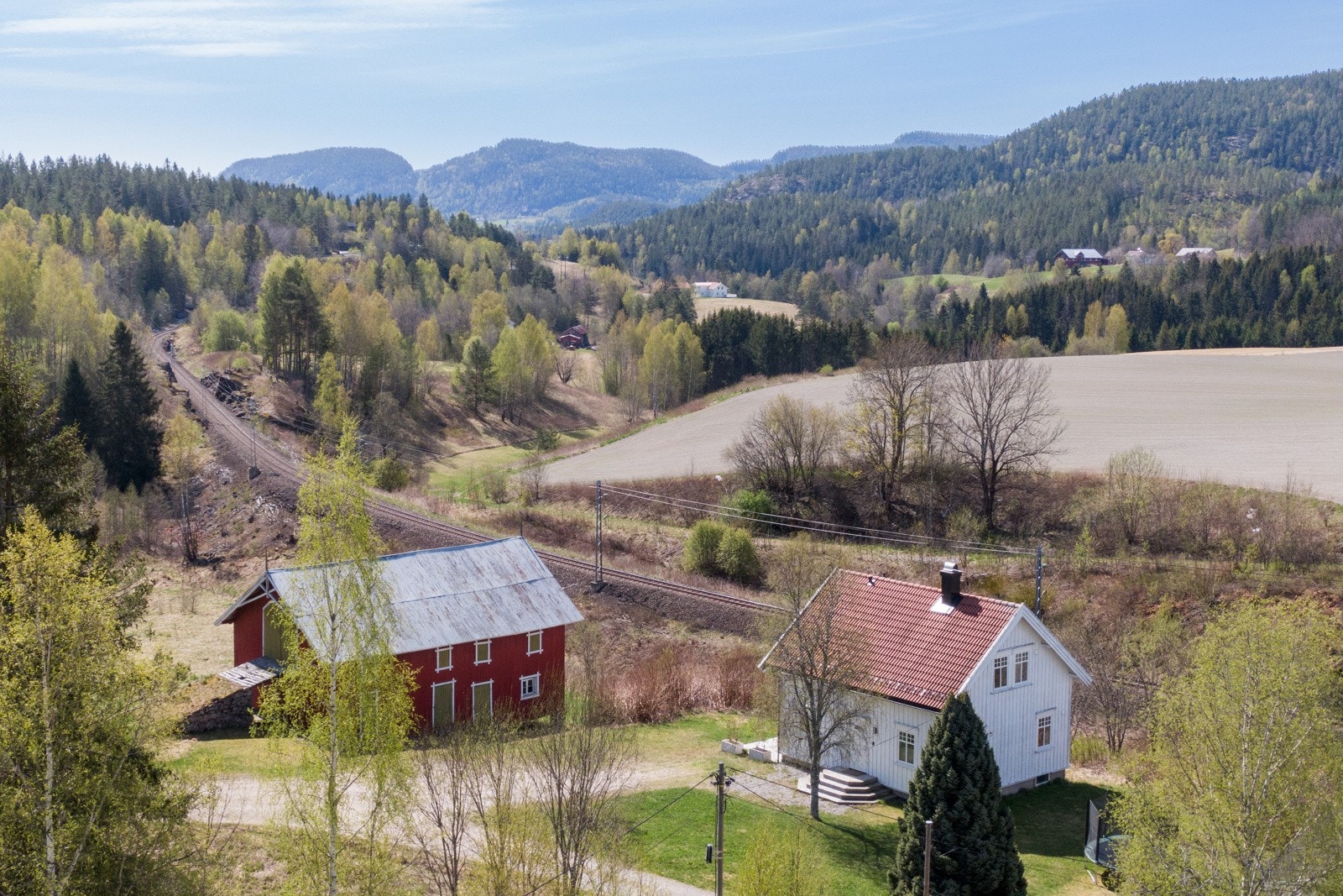 Idyllisk lite "småbruk" på ca 13,5 da Galleribilde
