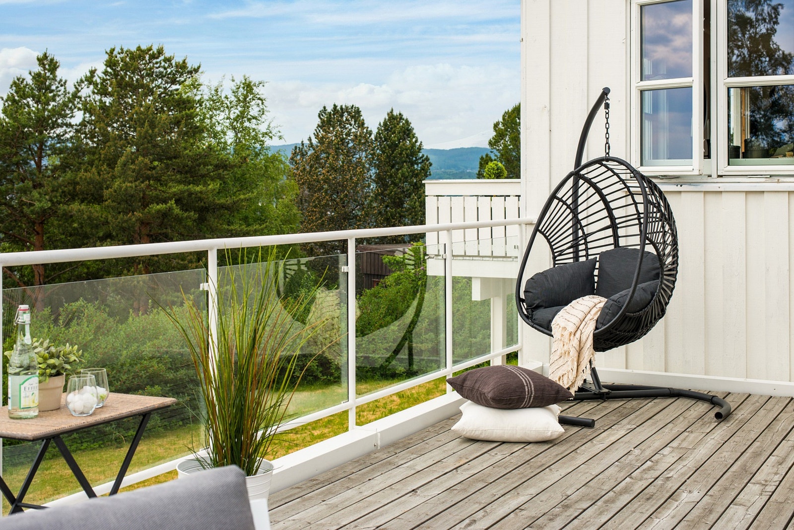 Her kan man nyte varme sommerdager med flotte solnedganger. Galleribilde