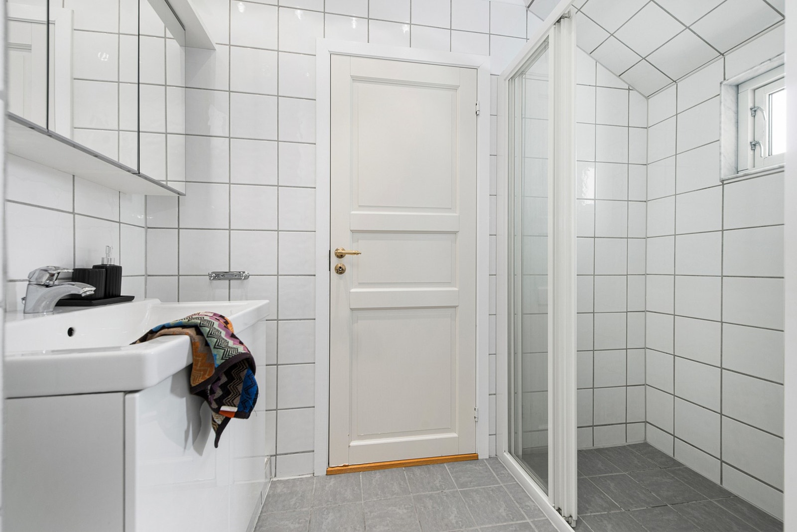 Badet er på ca. 6 kvm. Galleribilde