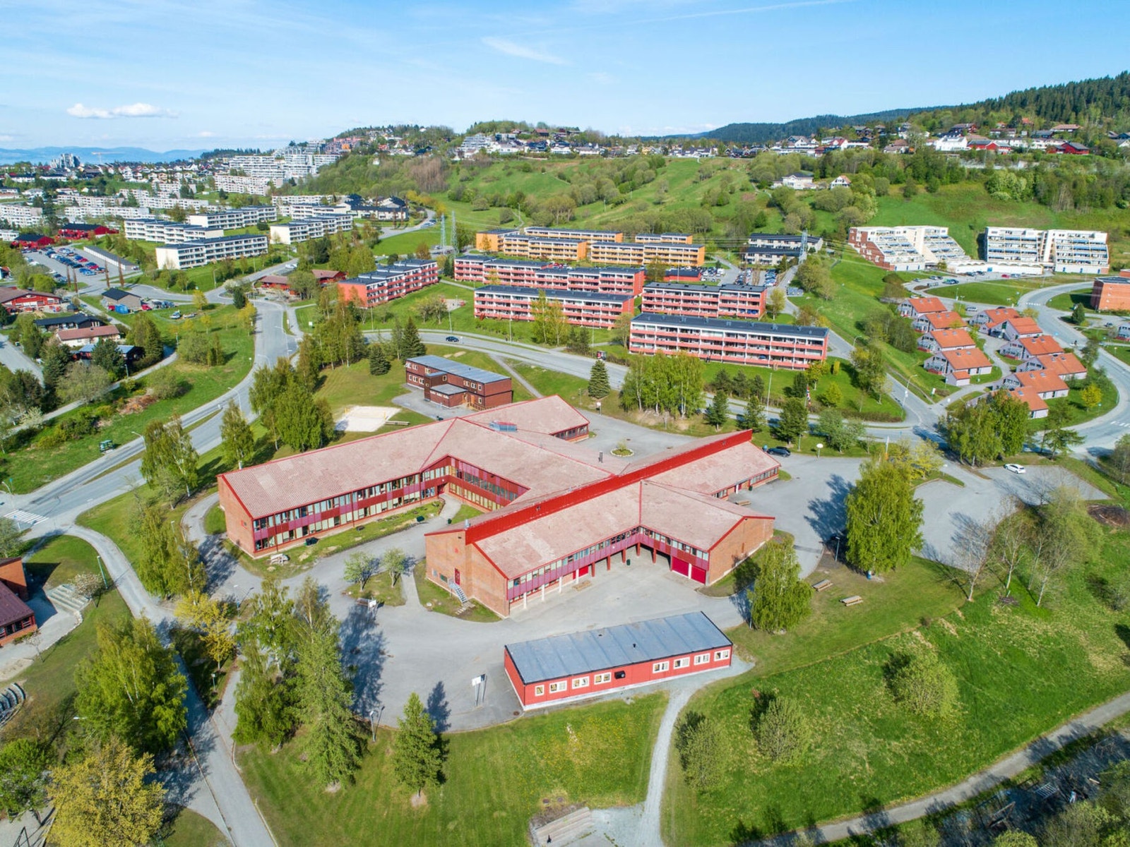 Boligen sokner til Hoeggen Ungdomsskole. Galleribilde