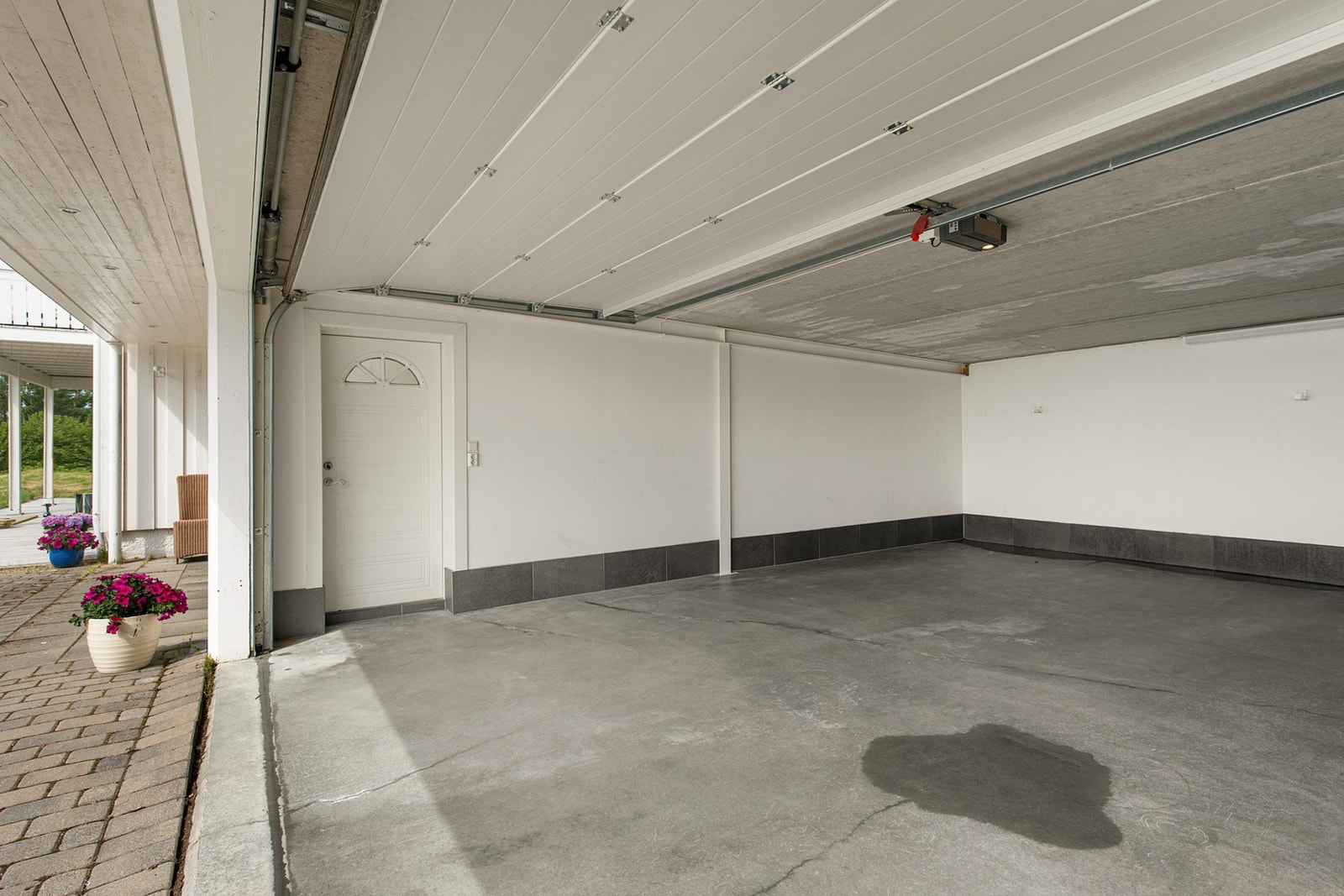 Romslig dobbelgarasje på hele 43 kvm. Galleribilde