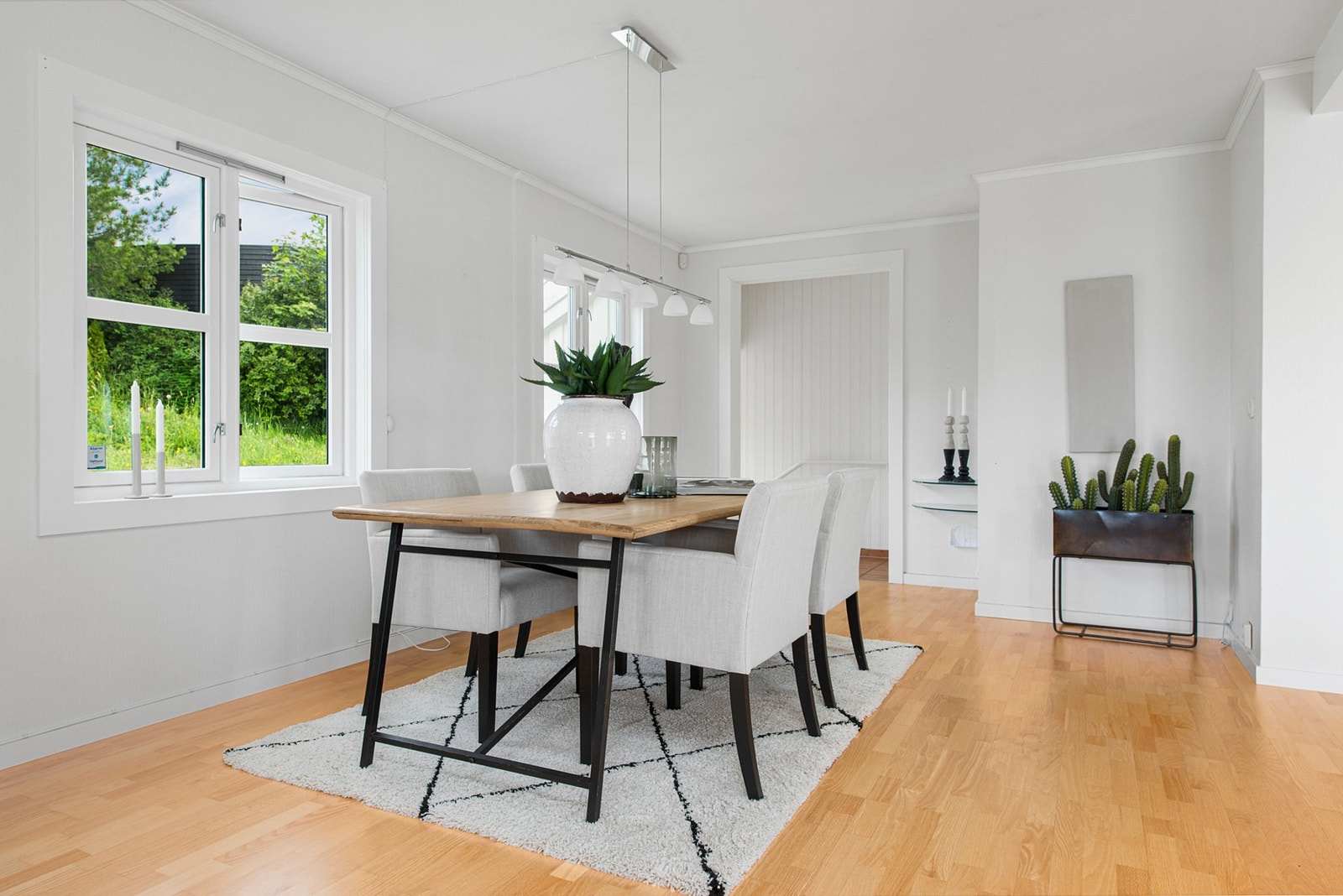 God plass til spisestue. Galleribilde