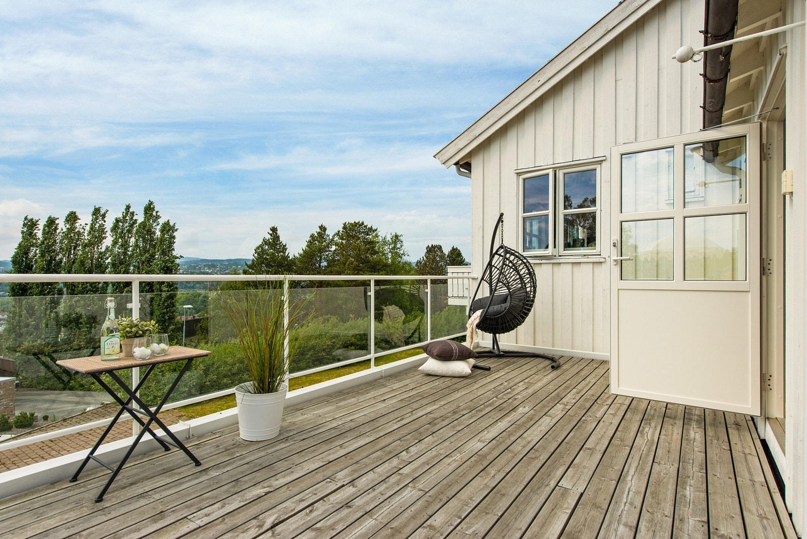 Terrasse/inngang til hovedsoveromm. Galleribilde