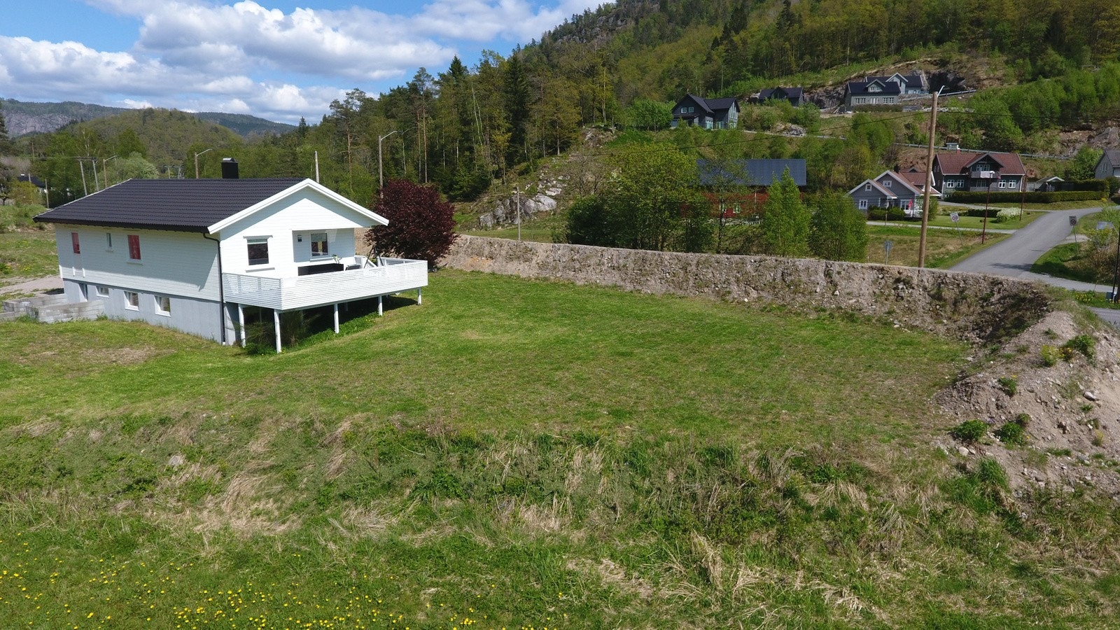 Enebolig med landlig beliggenhet Galleribilde