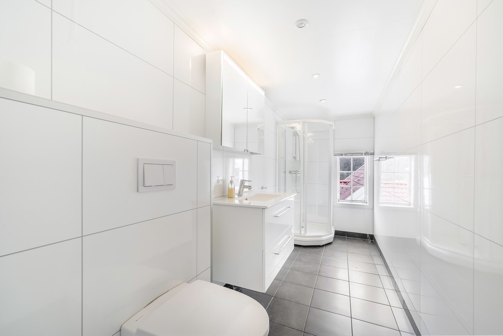 Badet i 2. etasje er også renovert i senere tid. Galleribilde