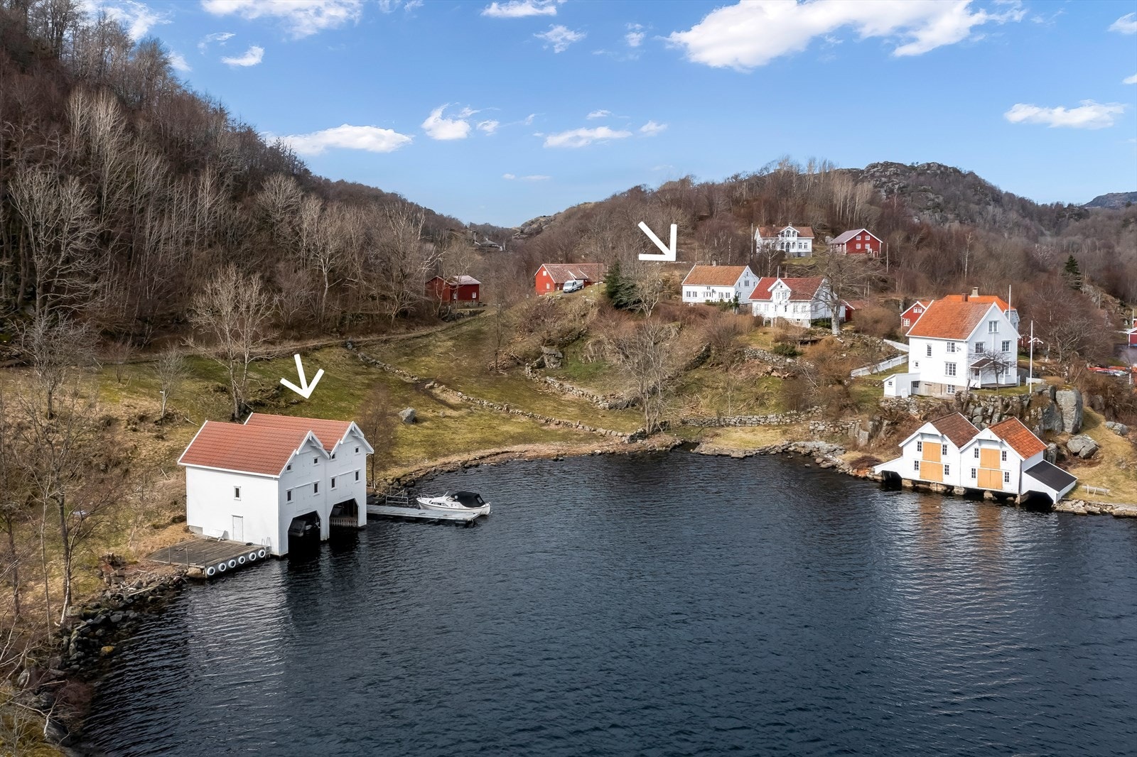 Med eiendommen følger sjøbu (bygget i 2013) Galleribilde