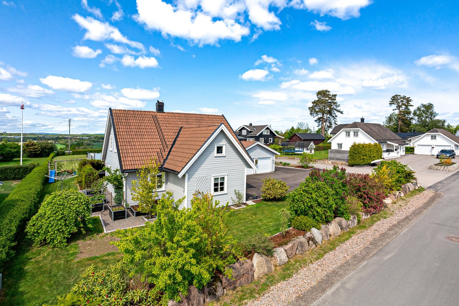 Fasade og uteområde Galleribilde