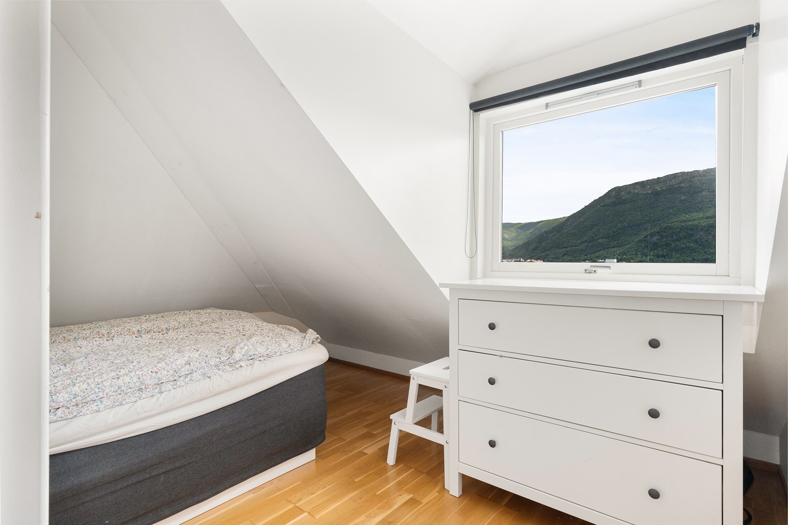 Nordic Bolig - Leilighetens soverom har god plass til å innrede med stor seng og oppbevaringsmuligheter. Galleribilde