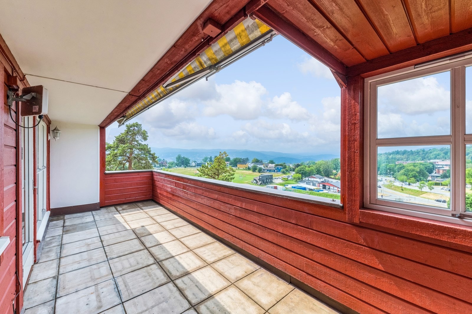 Her kan du nyte de lange sommerkveldene med grilling og hyggelig selskap. Galleribilde