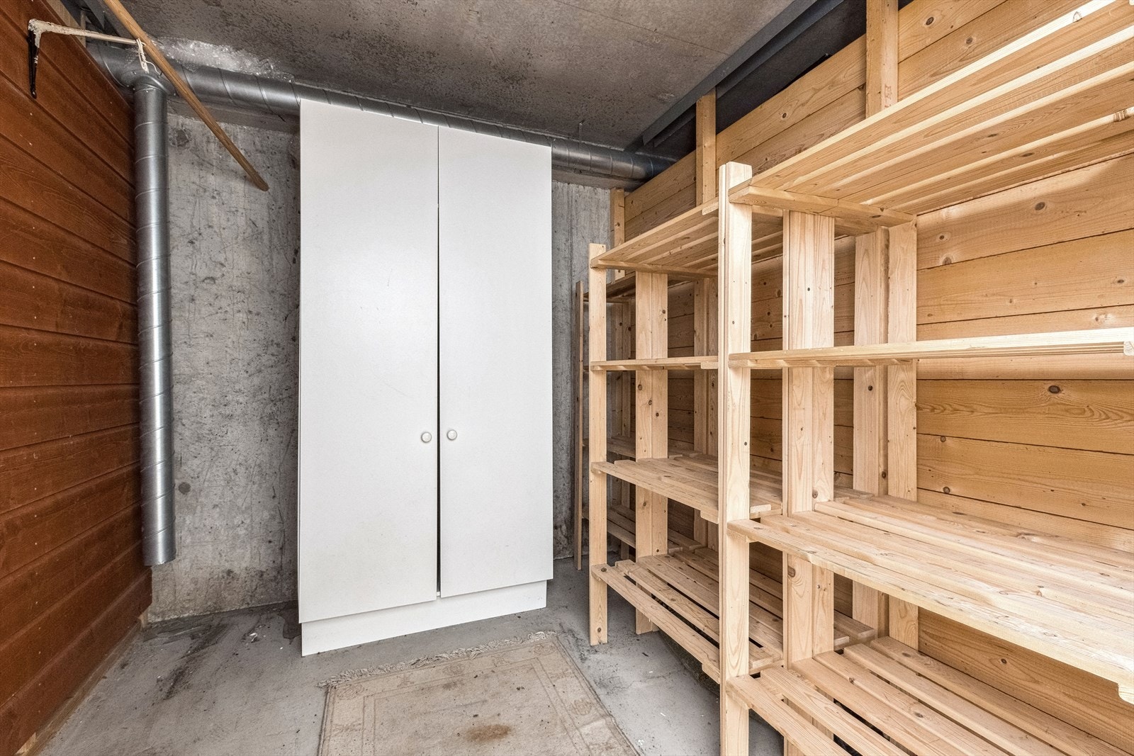 Det er i tillegg lagringsplass i kjellerbod på 5,5 kvm. Galleribilde