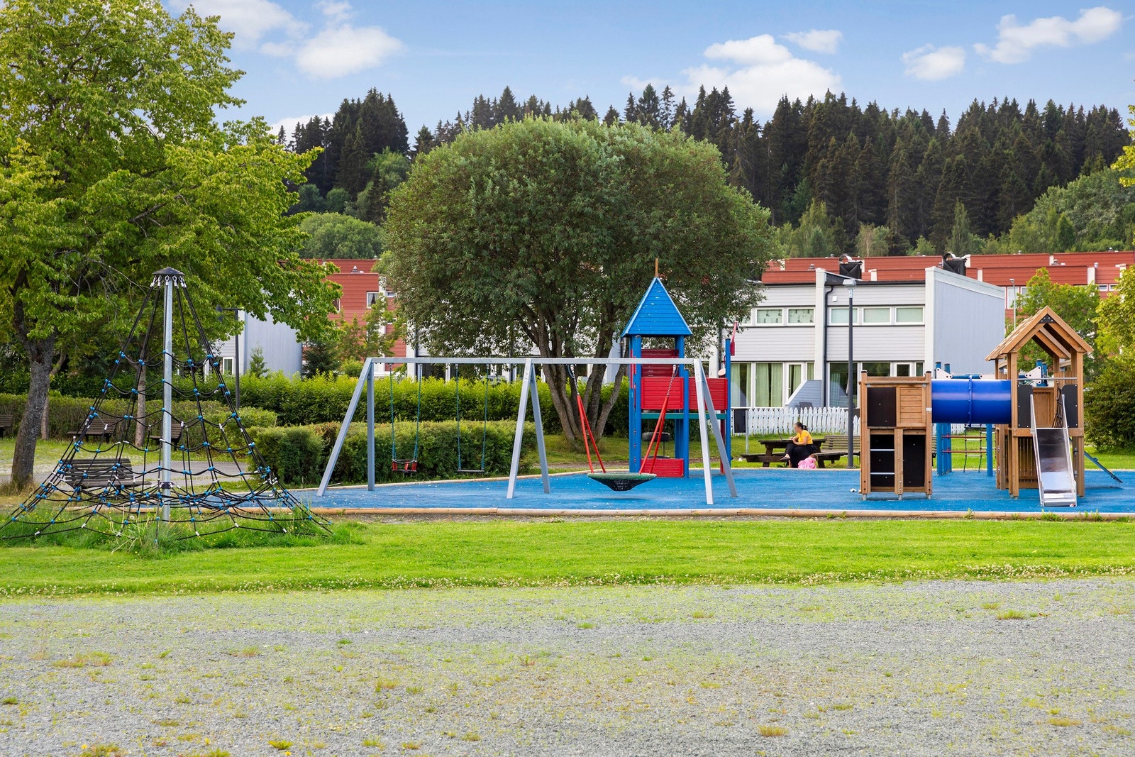 I borettslagets fellesarealer er det etablert flere trivelige lekeplasser. Galleribilde