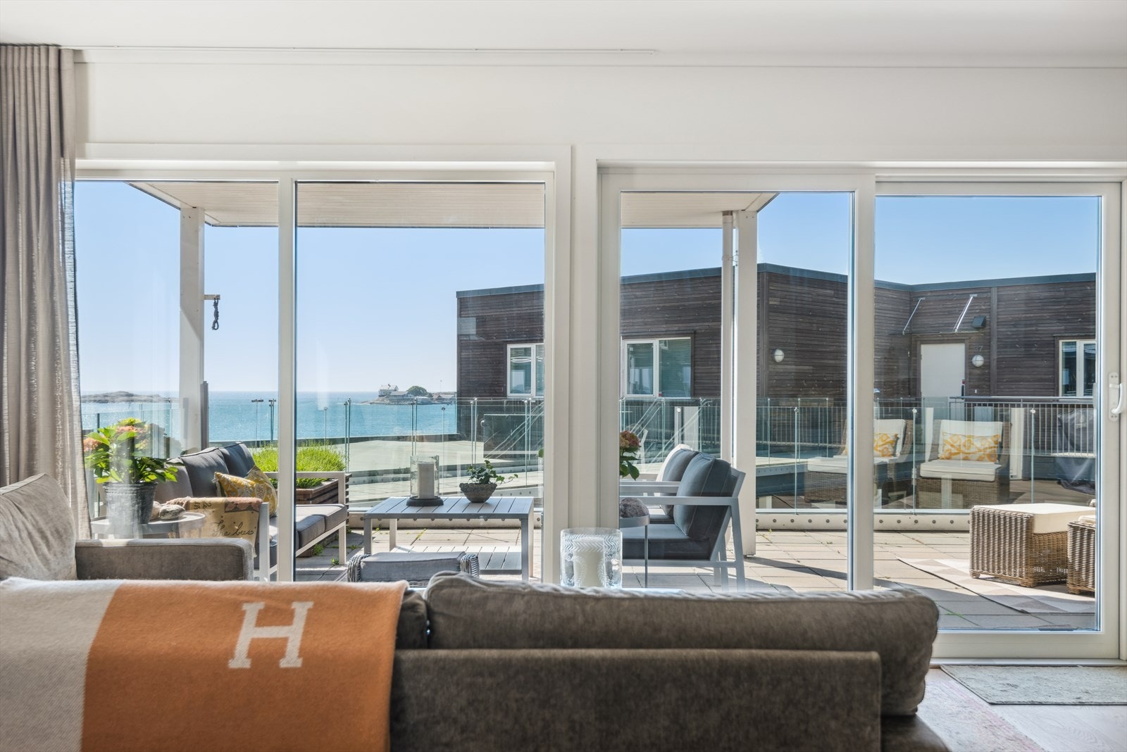 Nydelig utsikt og nærhet til sjøen Galleribilde