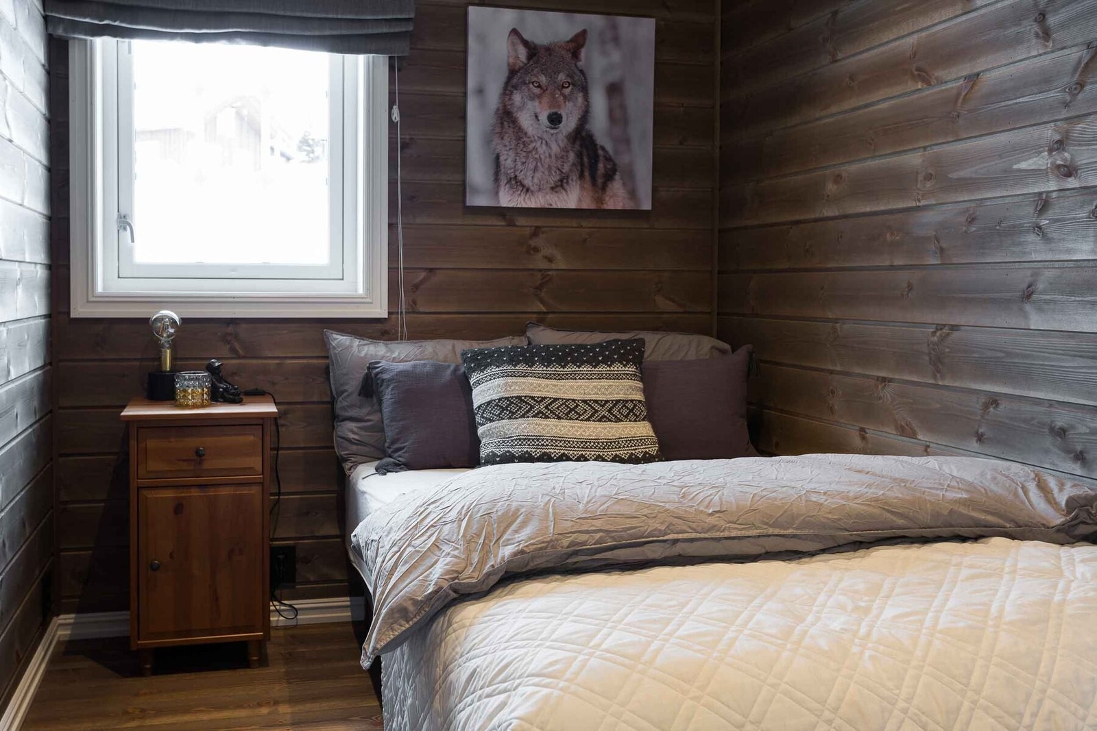 Hytta har 3 gode soverom i hovedetasjen Galleribilde