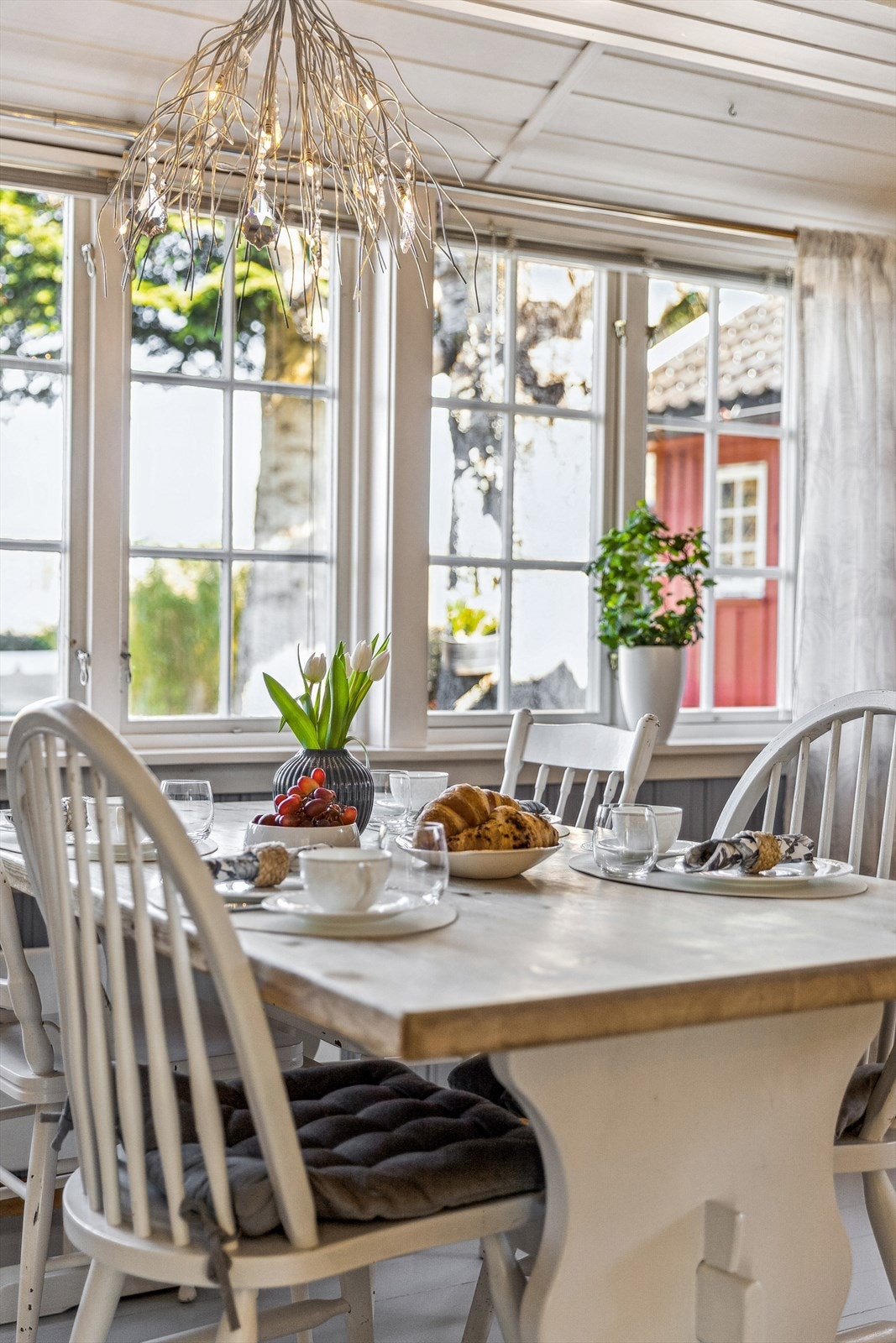 Mulighet for å innrede med en hyggelig spiseplass ved vinduet. Galleribilde