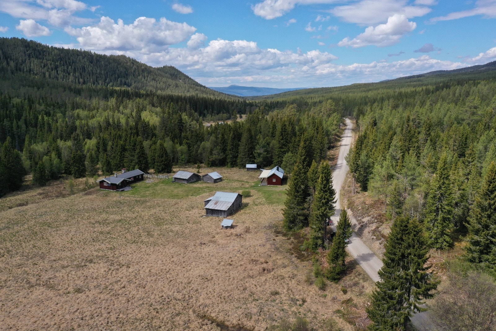 Dronefoto over setertunet Galleribilde