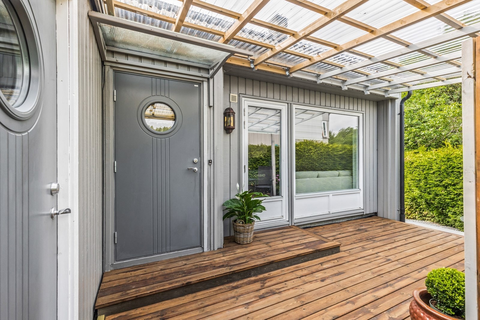Herfra er det tilgang til utvendig bod på ca. 5 m2. Galleribilde