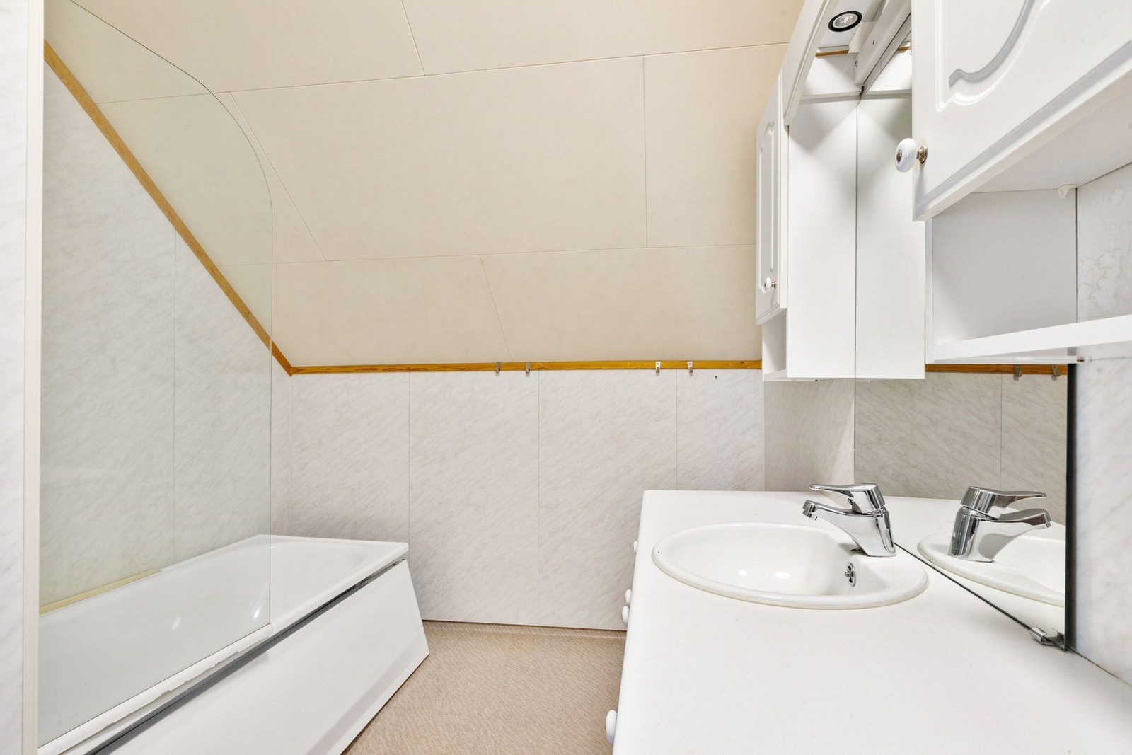 Badet ligger i boligens 2.etg. Galleribilde