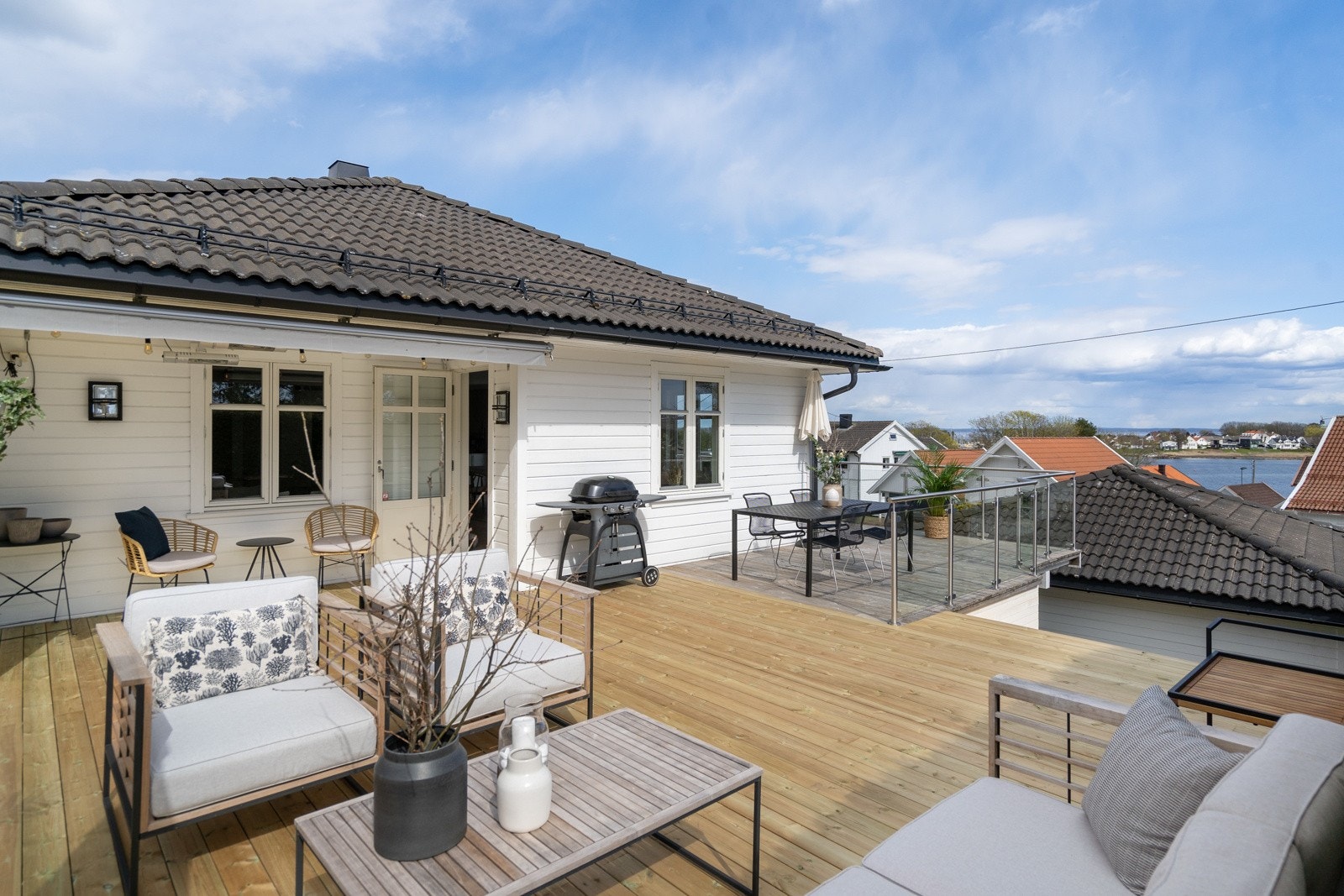 Stor, herlig og helt ny terrasse Galleribilde