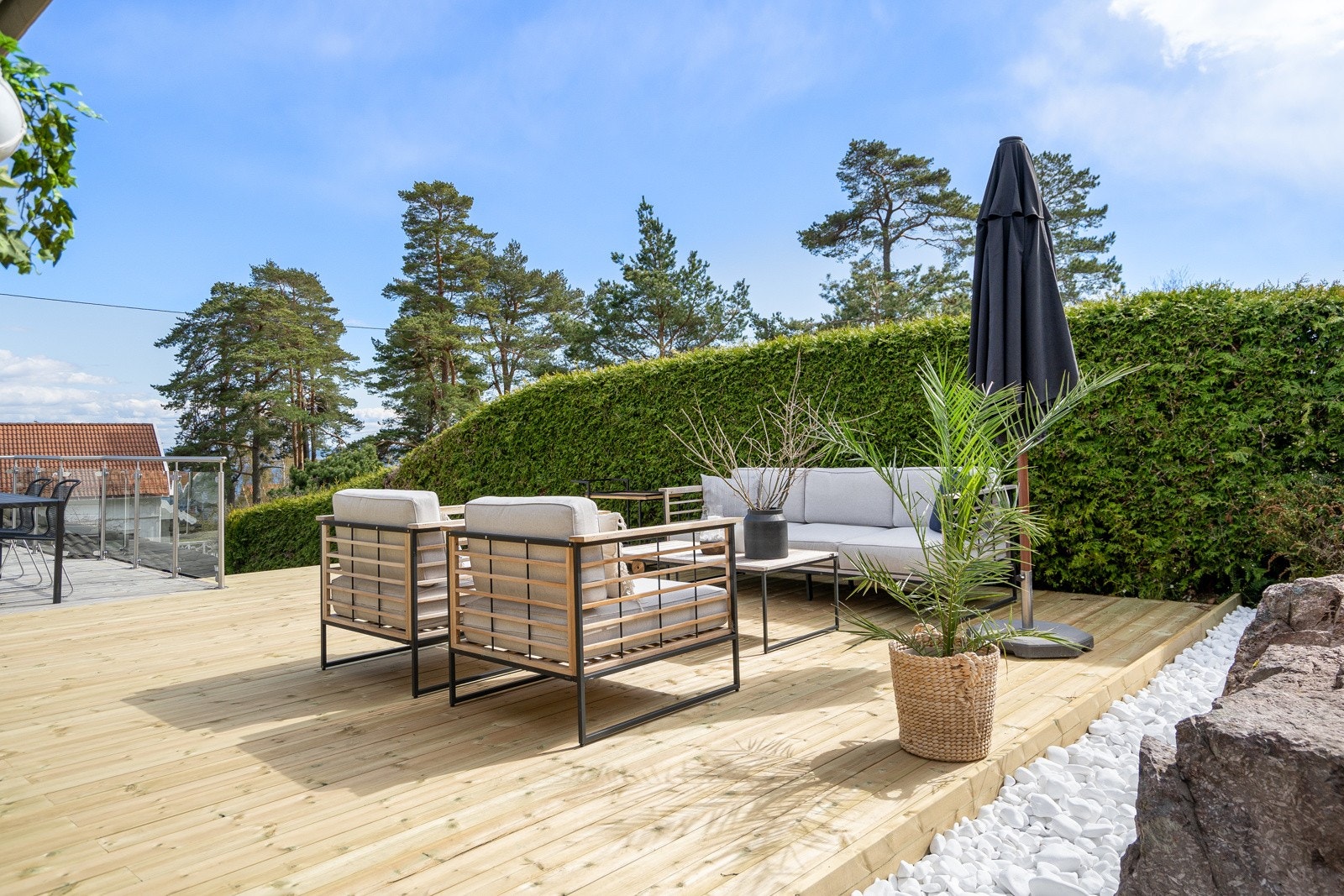 Stor og fin terrasse utfra stuen Galleribilde