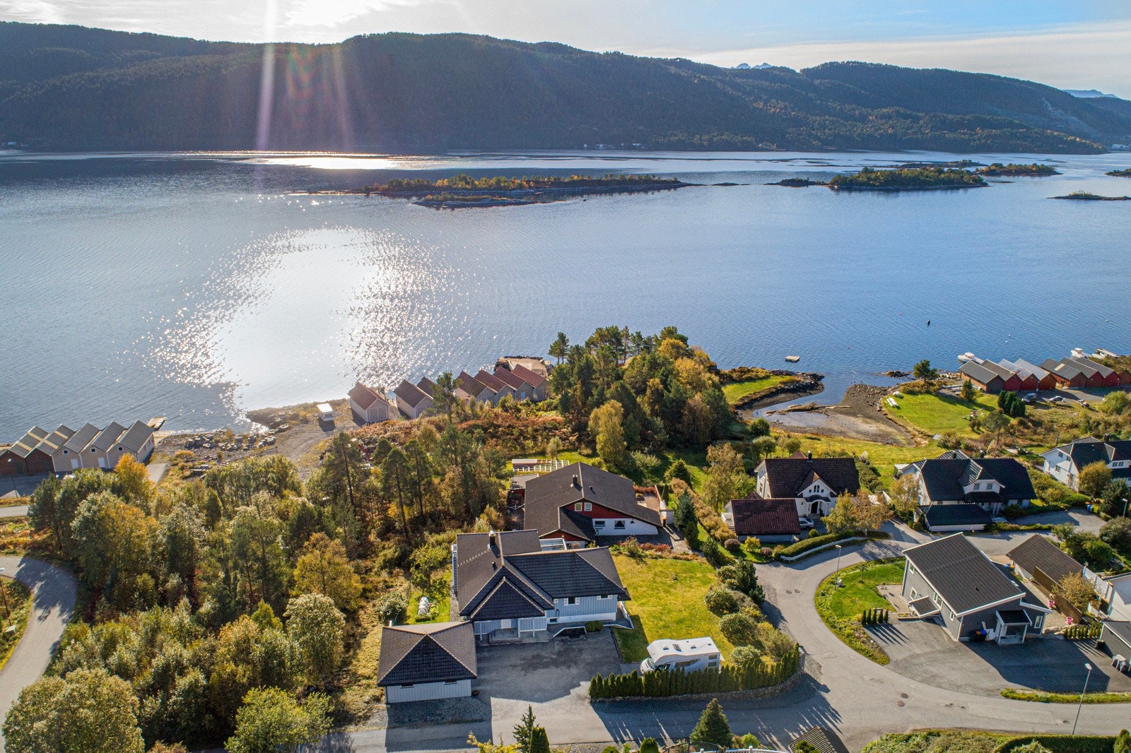 Området er svært barnevennlig med kort vei til sjøen og fine tur- og friluftsområder. Galleribilde