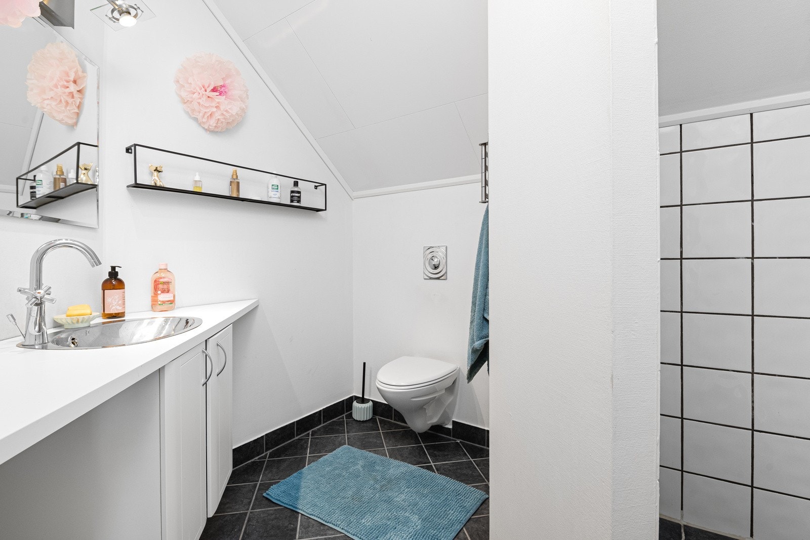 Bad i loftsetasjen. Galleribilde