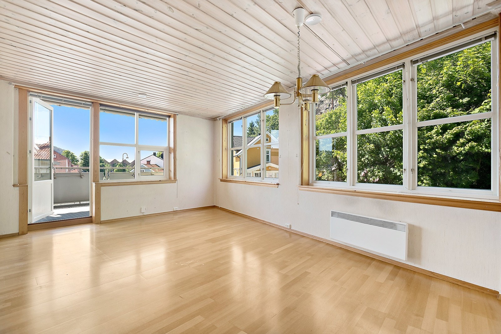 Stuen fremstår som lys og romslig. Galleribilde