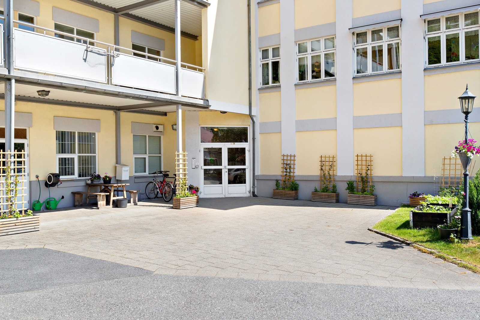 Inngangsparti. Galleribilde