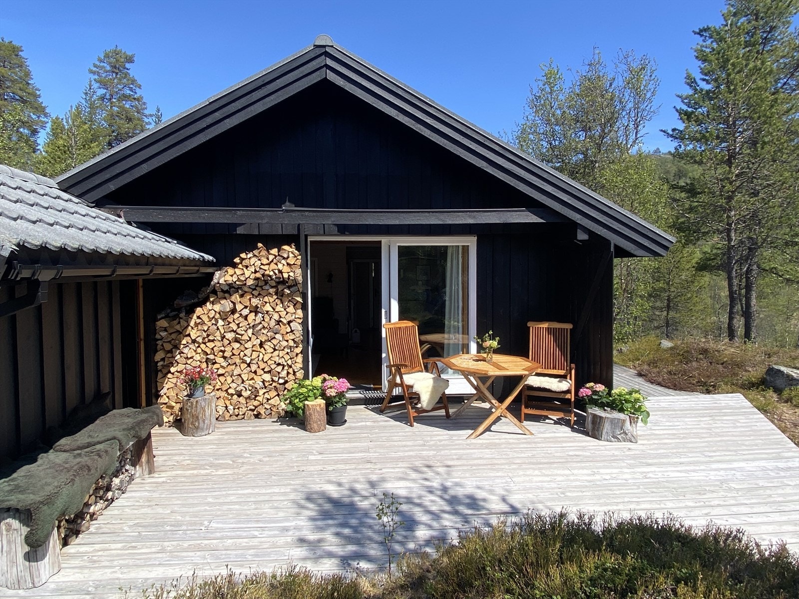 Stor og solrik terrasse Galleribilde