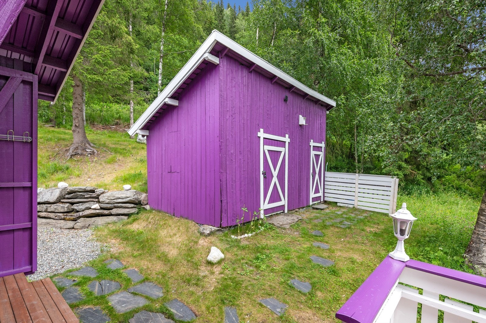 Uthus med oppbevaringsplass Galleribilde