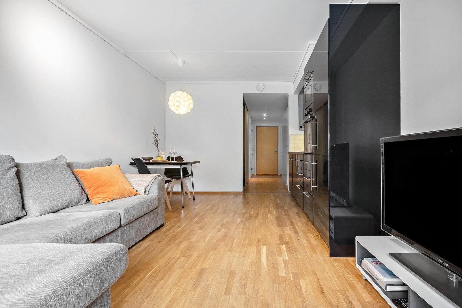 Leiligheten er meget pent brukt og har nyslipt parkett gulv sommeren 2023. Galleribilde