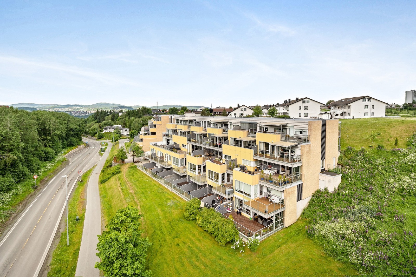 Borettslaget Stubban terrasse finner du pent plassert mellom Fossegrenda og Risvollan med gode bussforbindelser som tar deg til Trondheim sentrum på ca 20 min. Galleribilde