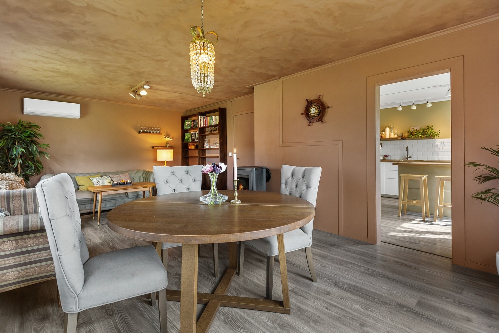 Hyggelig sone for spisegruppe Galleribilde
