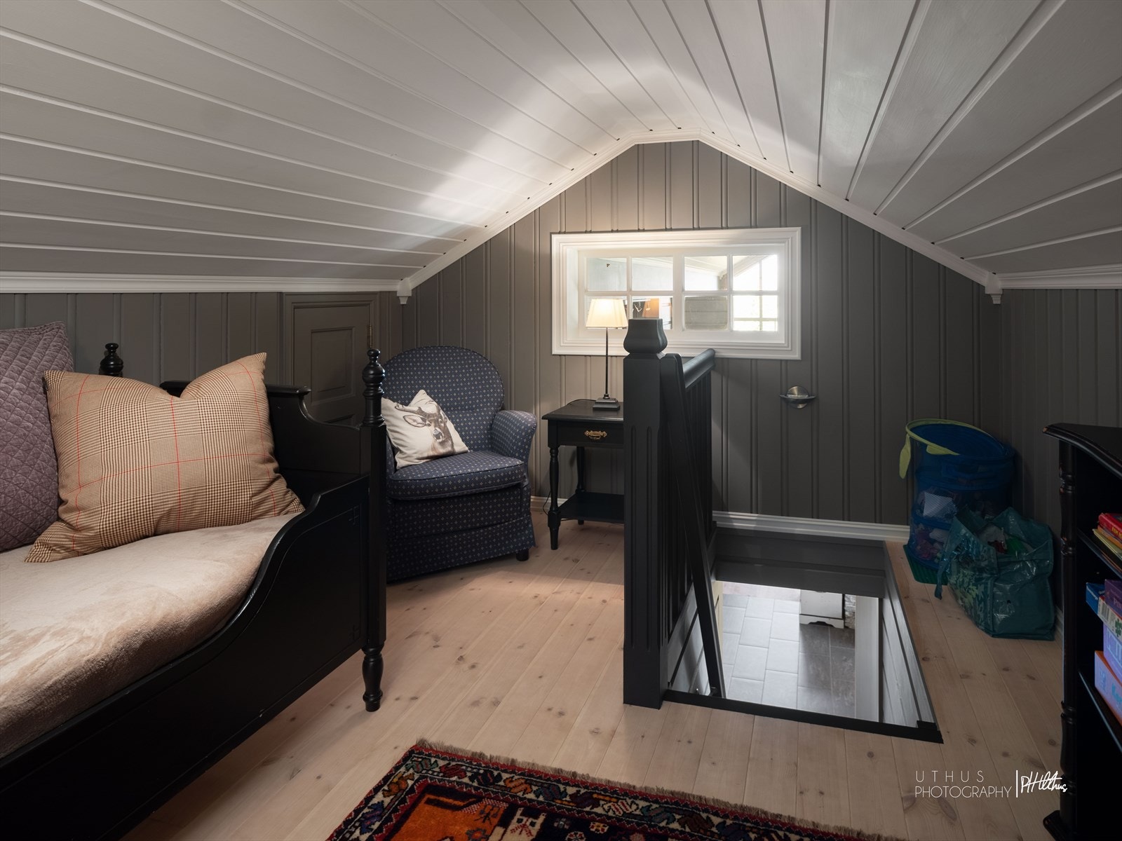 Koselig loftstue Galleribilde