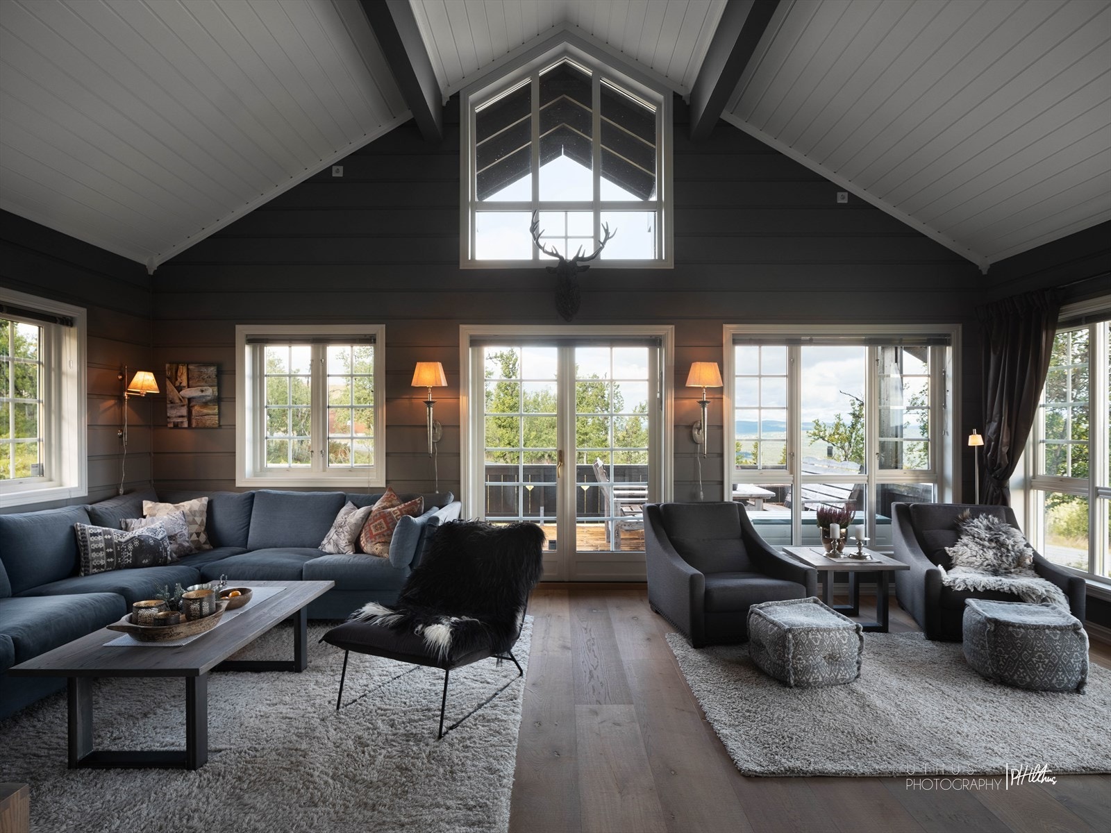 Romslig stue med plass til flere soner Galleribilde