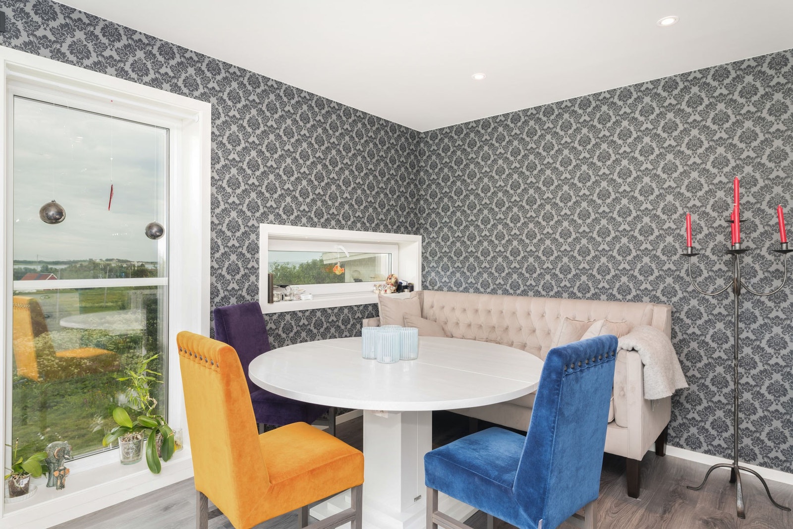 Etablert god plass for spisebord Galleribilde