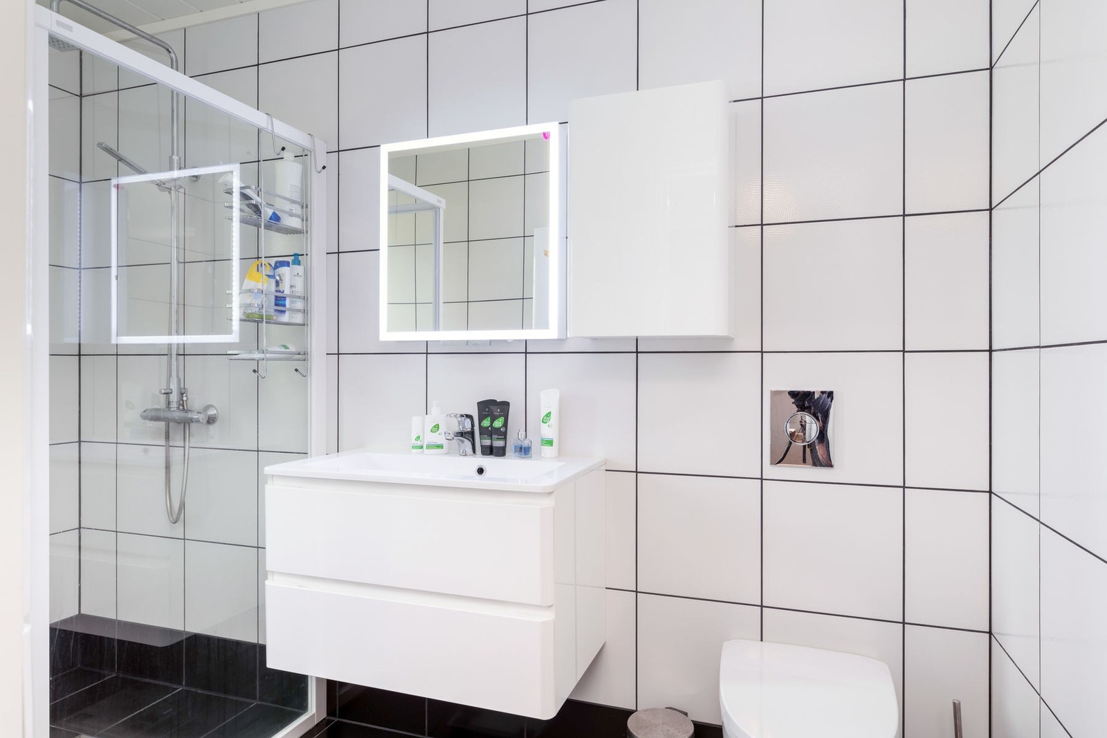 Bad med adkomst fra soverom i 1. etg Galleribilde