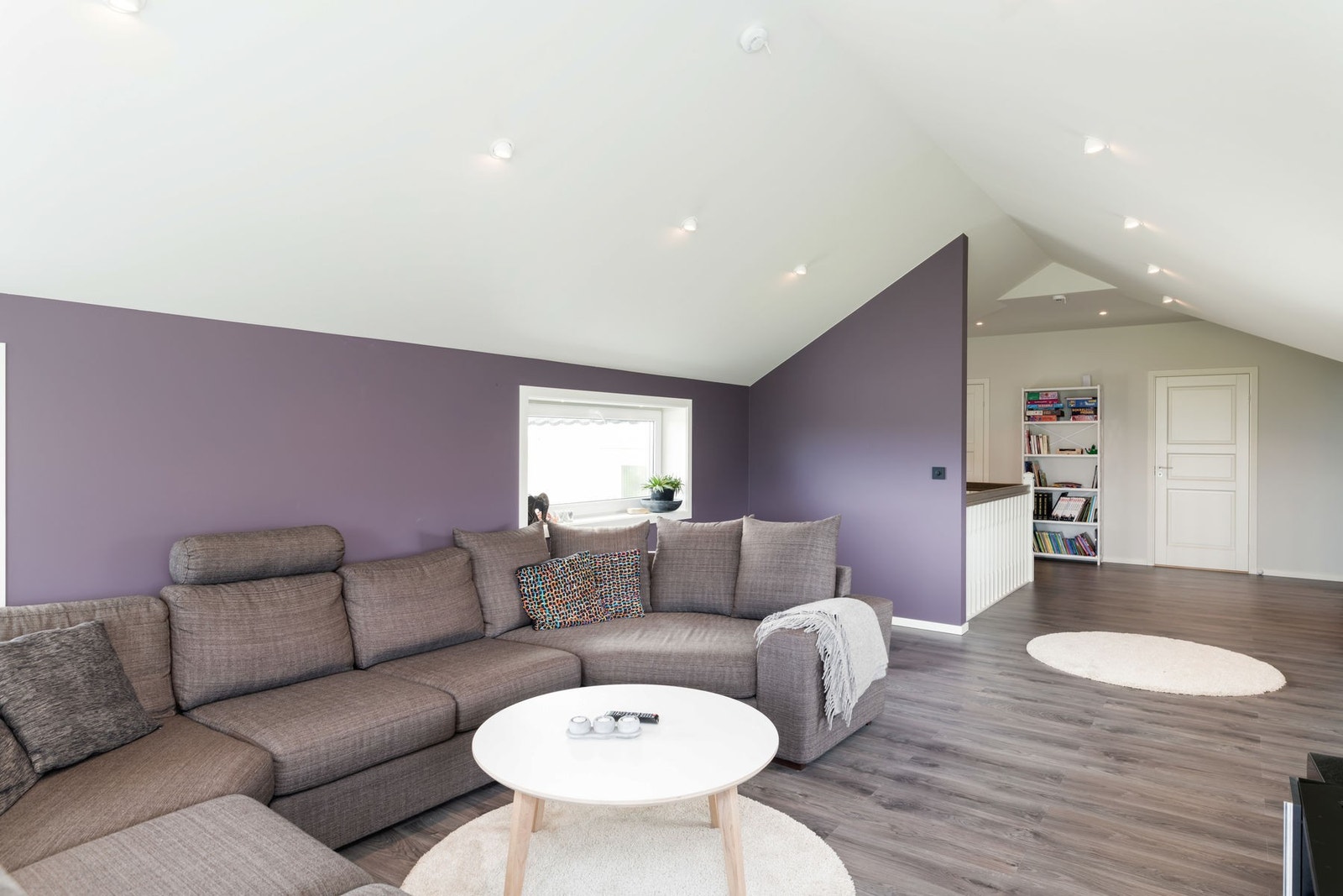 Stor og møbleringsvennlig loftstue Galleribilde