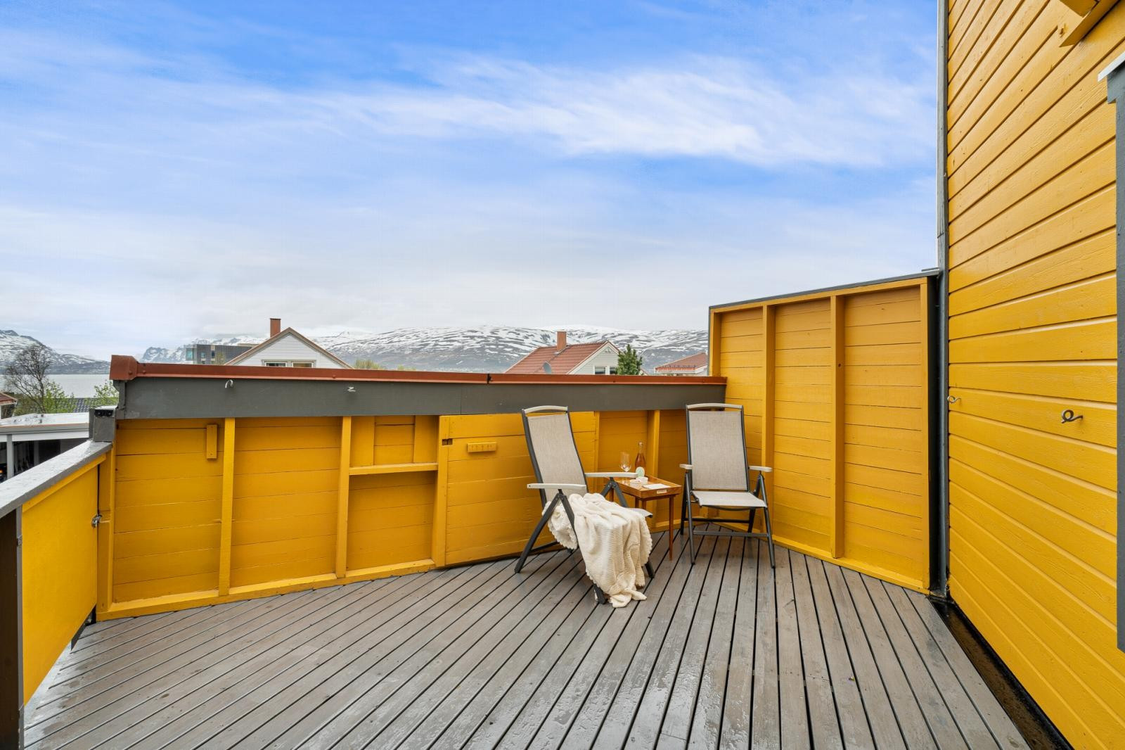 Verandaen har god plass for utemøbler og feks grill.