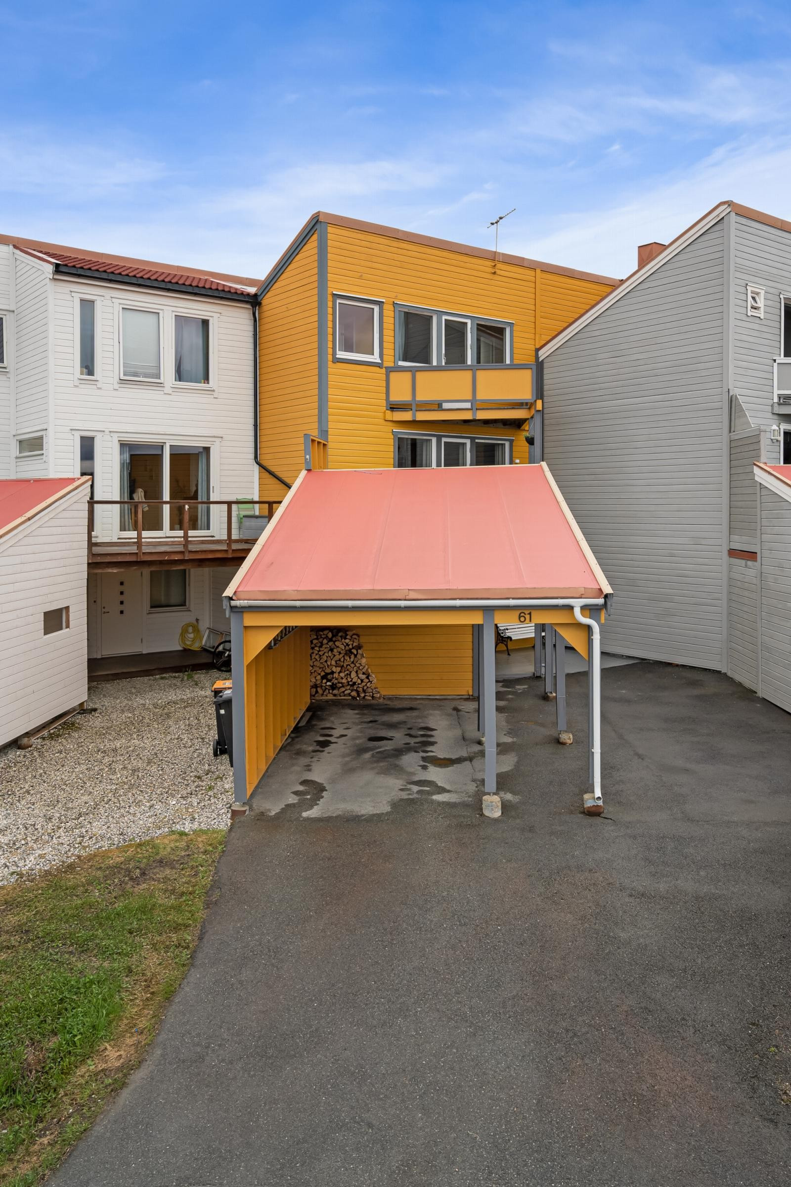 Flere etterspurte kvaliteter som parkering i garasje, gode solforhold og etterspurt beliggenhet på vestsiden av Tromsøya.