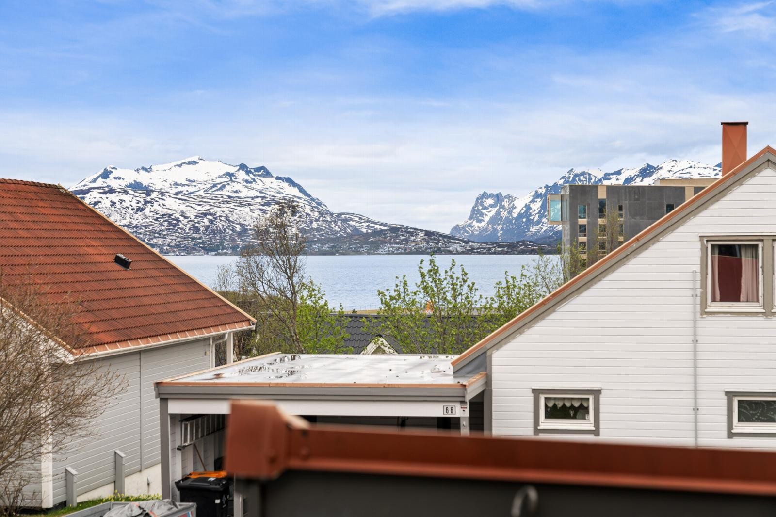 Nydelig familiebolig med strålende sol- og utsiktsforhold.