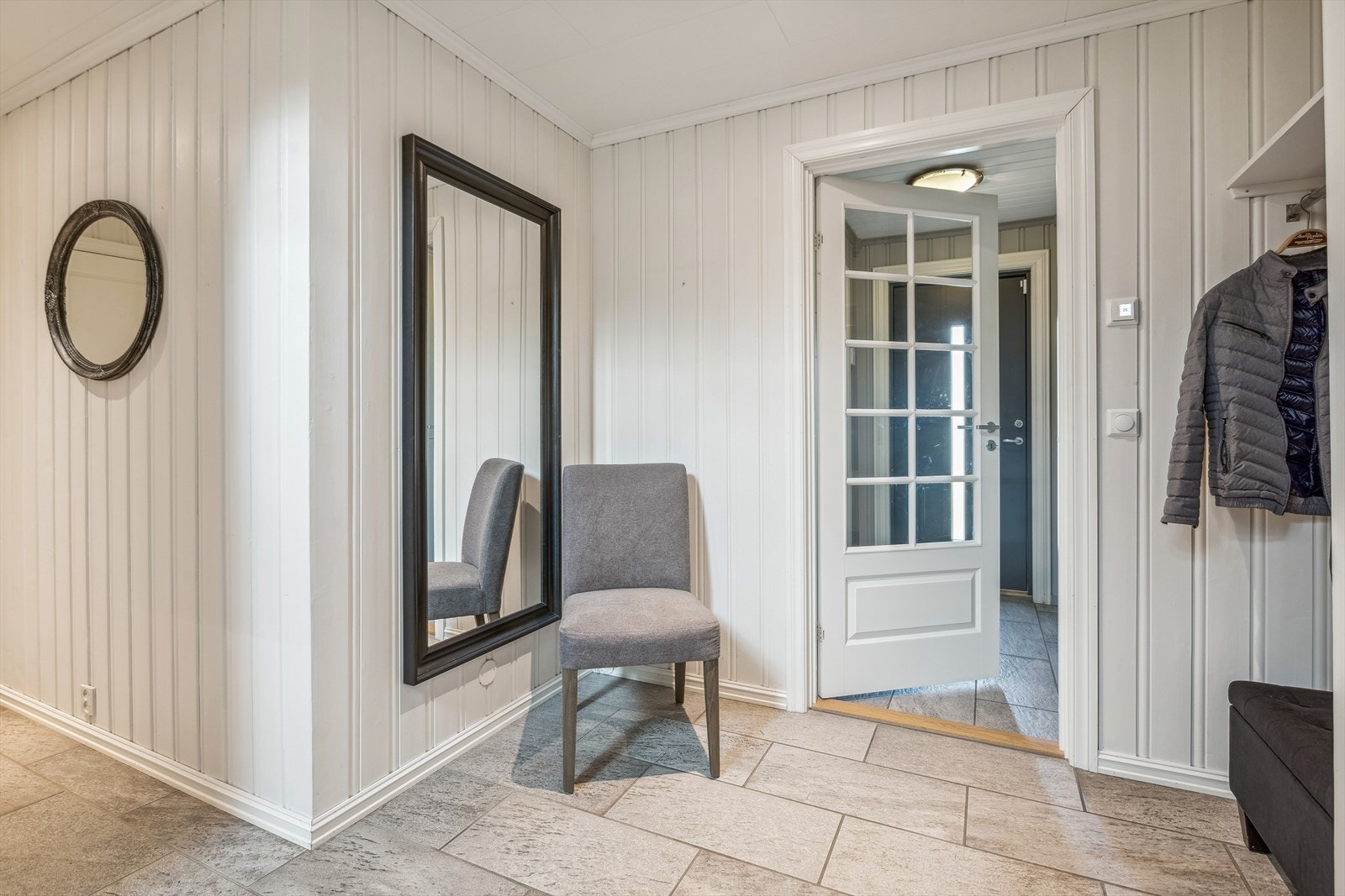 Romslig hall Galleribilde