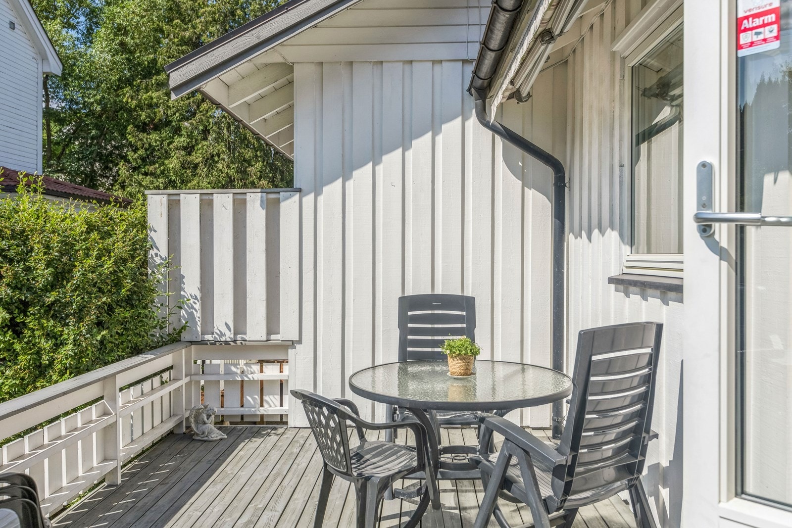 Solrik veranda, men ettermiddags-og kveldssol Galleribilde