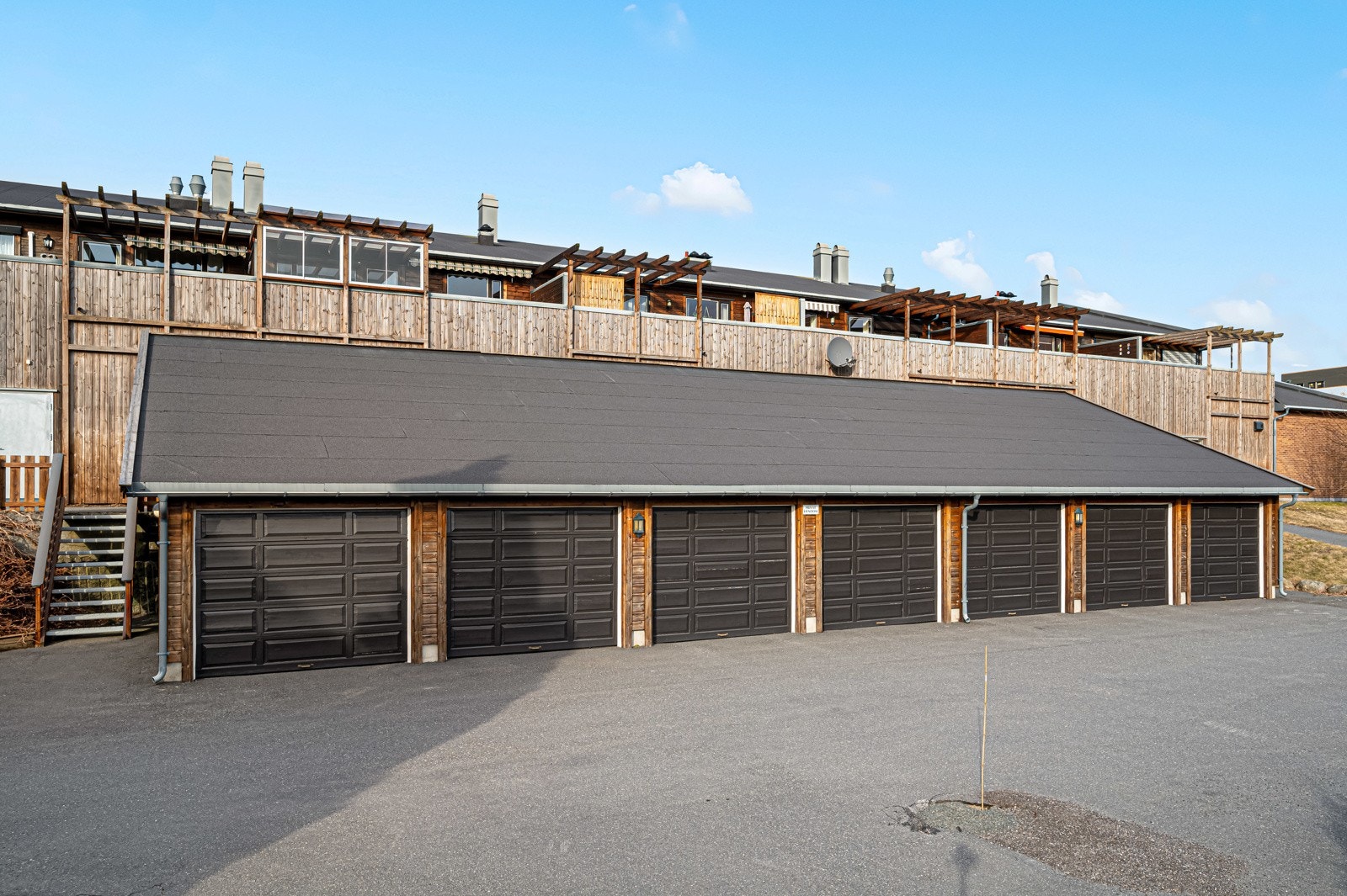 Tilhørende garasjeplass til leiligheten Galleribilde