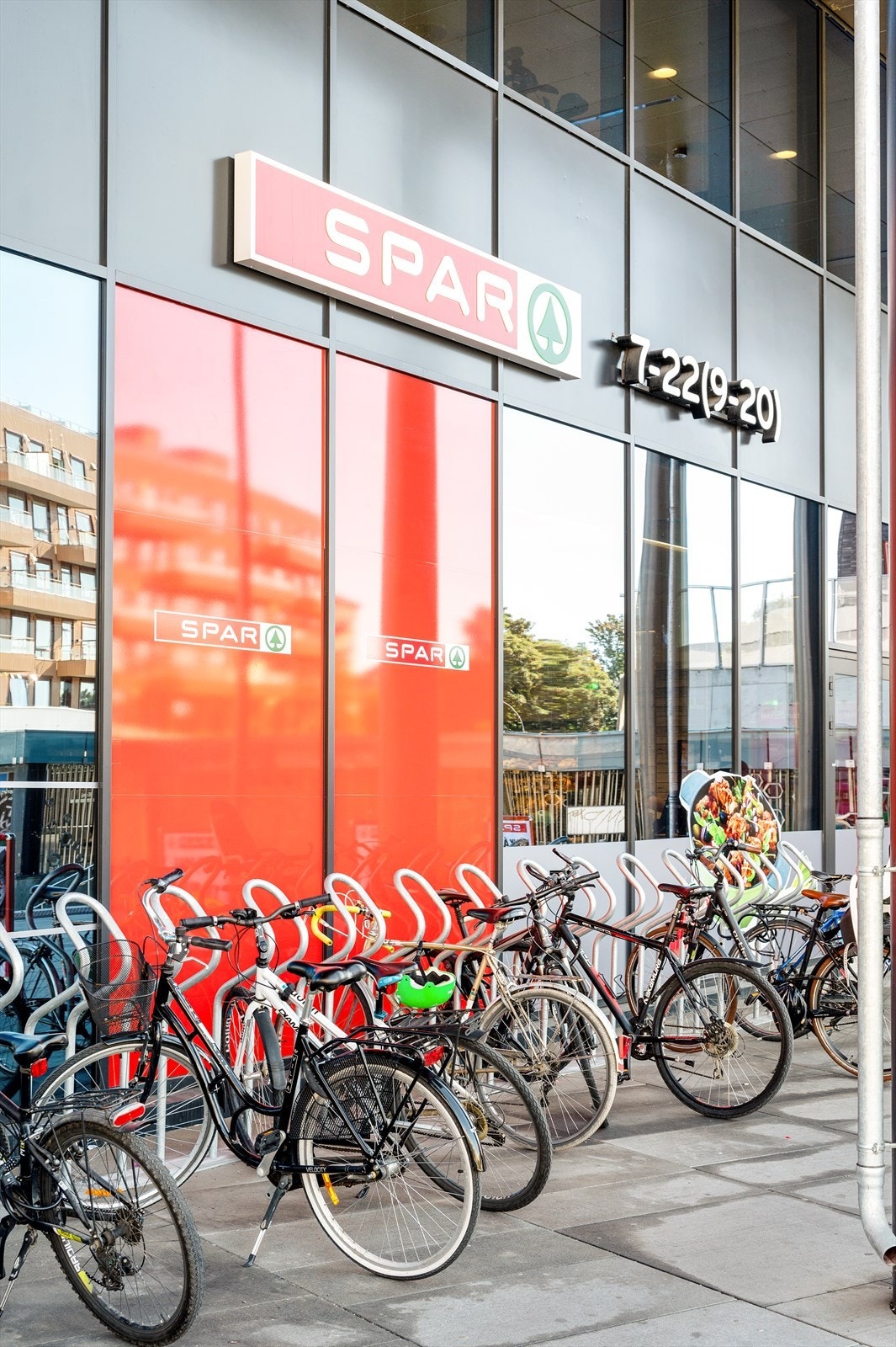 Nærbutikken Spar samt flere i umiddelbar nærhet Galleribilde