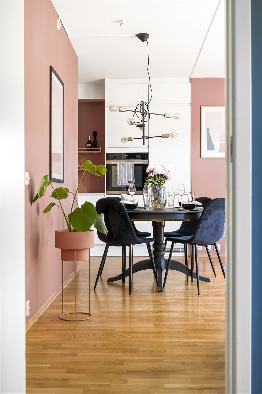 Lave månedlige felleskostnader på kr. 3 264,- inkl. akonto fyring og varmtvann Galleribilde