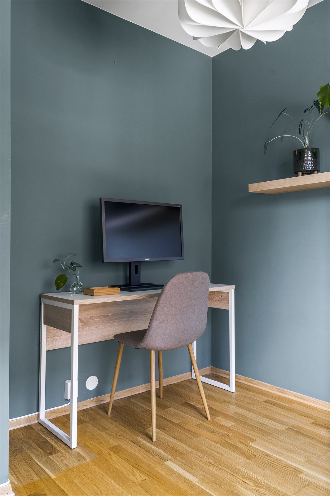 Rommet egner seg også utmerket som for eksempel hjemmekontor eller gjesteværelse. Her er det også plass til en 1,50 seng om ønskelig. Galleribilde